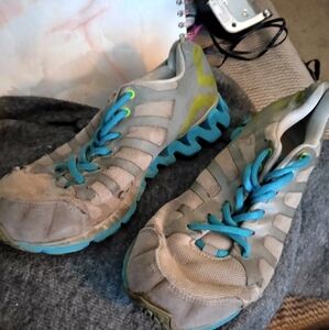 Some shoes live in Alva Oklahoma and the cost for the pairs are $10